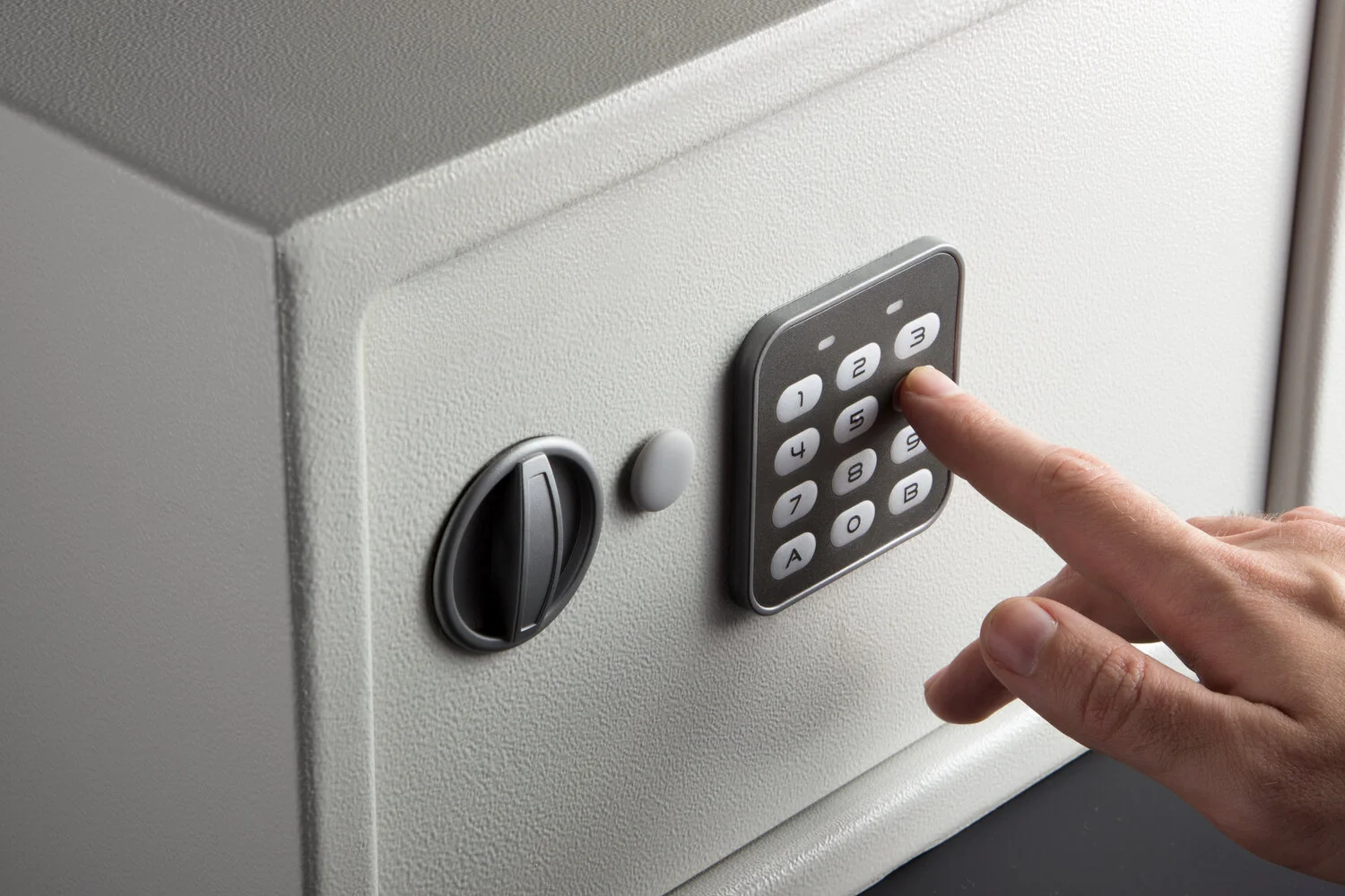 Finger to digital safe keypad